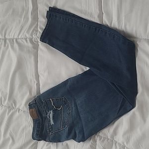 American Eagle super stretch jegging Jean size 2, straight leg, distressed